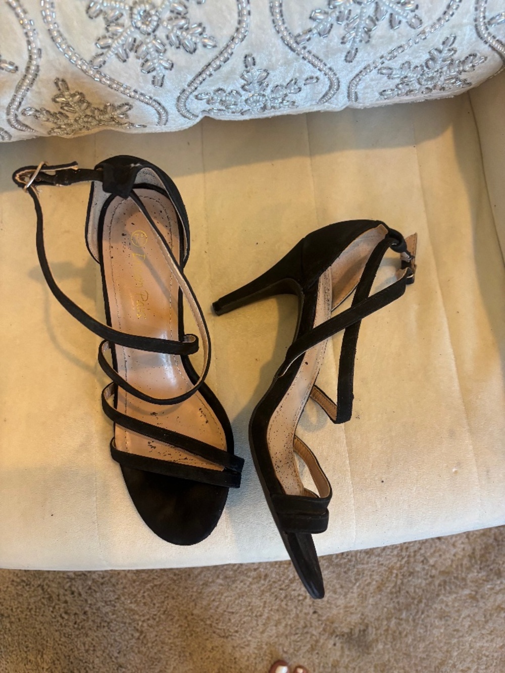 CLASSY AND CLASSIC BLACK STRAPY SANDALS BY DREAM PARIS